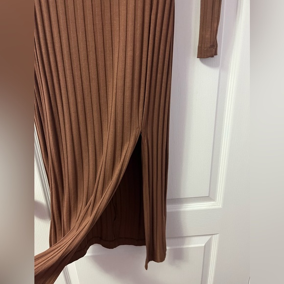 Dynamite Long Sleeve Midi dress size S - Picture 6 of 6